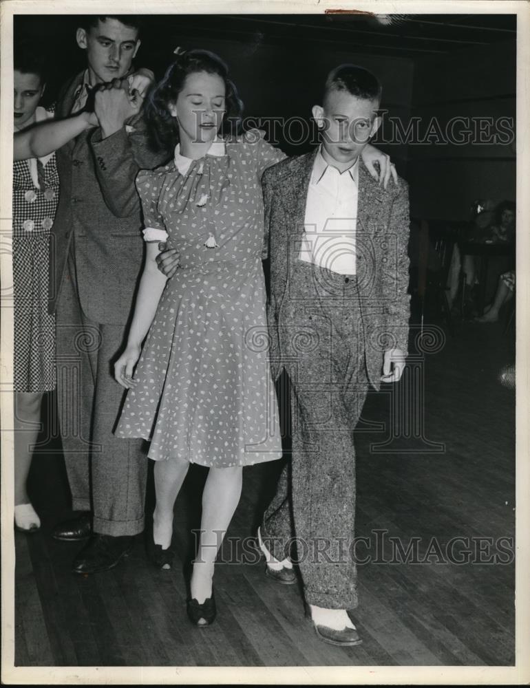 1941 Press Photo Fine Whitmer, Charles O'Malley - Historic Images