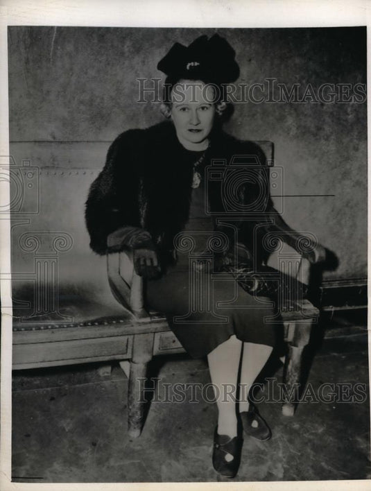 1939 Press Photo Mrs Florence Camp "Golden Angel" New York Court Fritz Kuhn - Historic Images