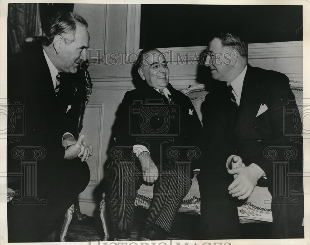 1942 Press Photo Brazil&#39;s Foreign Minister Oswaldo Aranha, Pres. Getulio Vargas - Historic Images