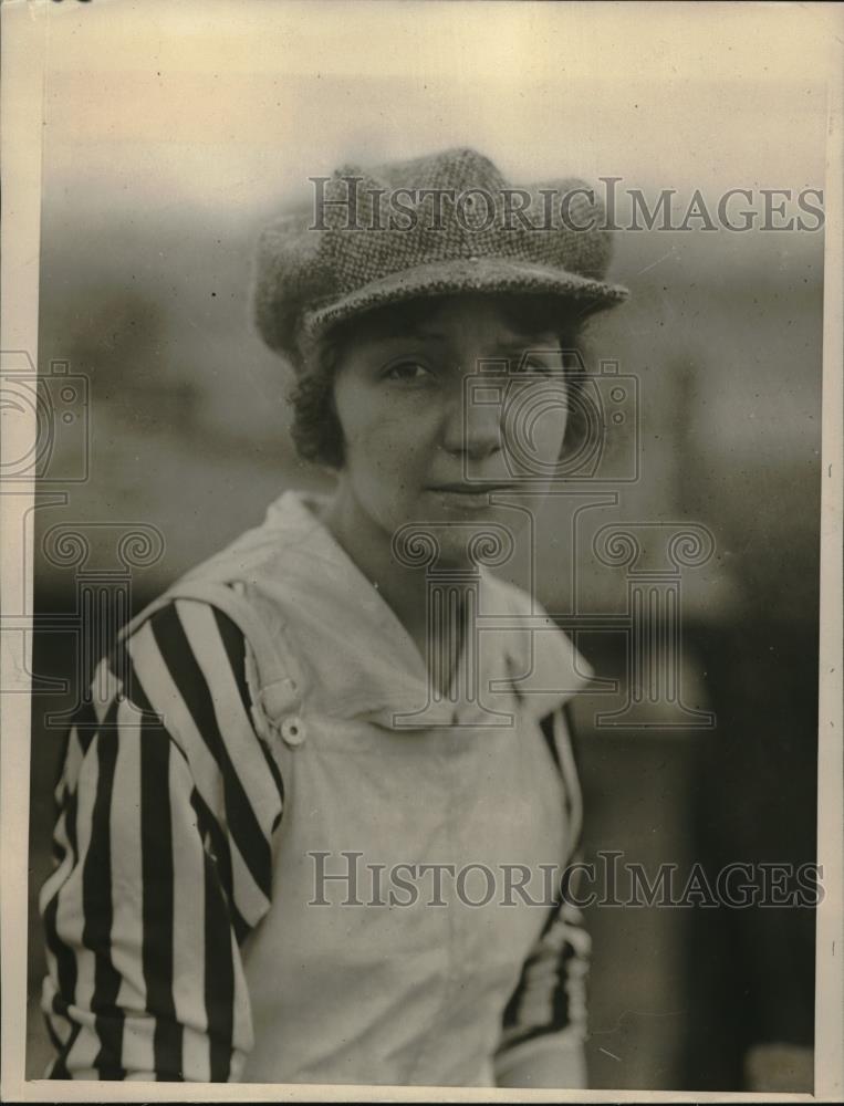 1923 Press Photo Florence Thompson with a profession of a bricklayer - Historic Images