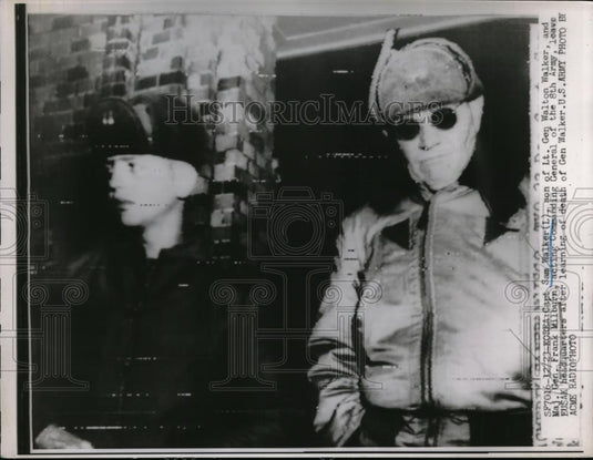 1951 Press Photo Capt. Sam Walker and Maj. Gen. Frank Milburn leave EUSAK - Historic Images