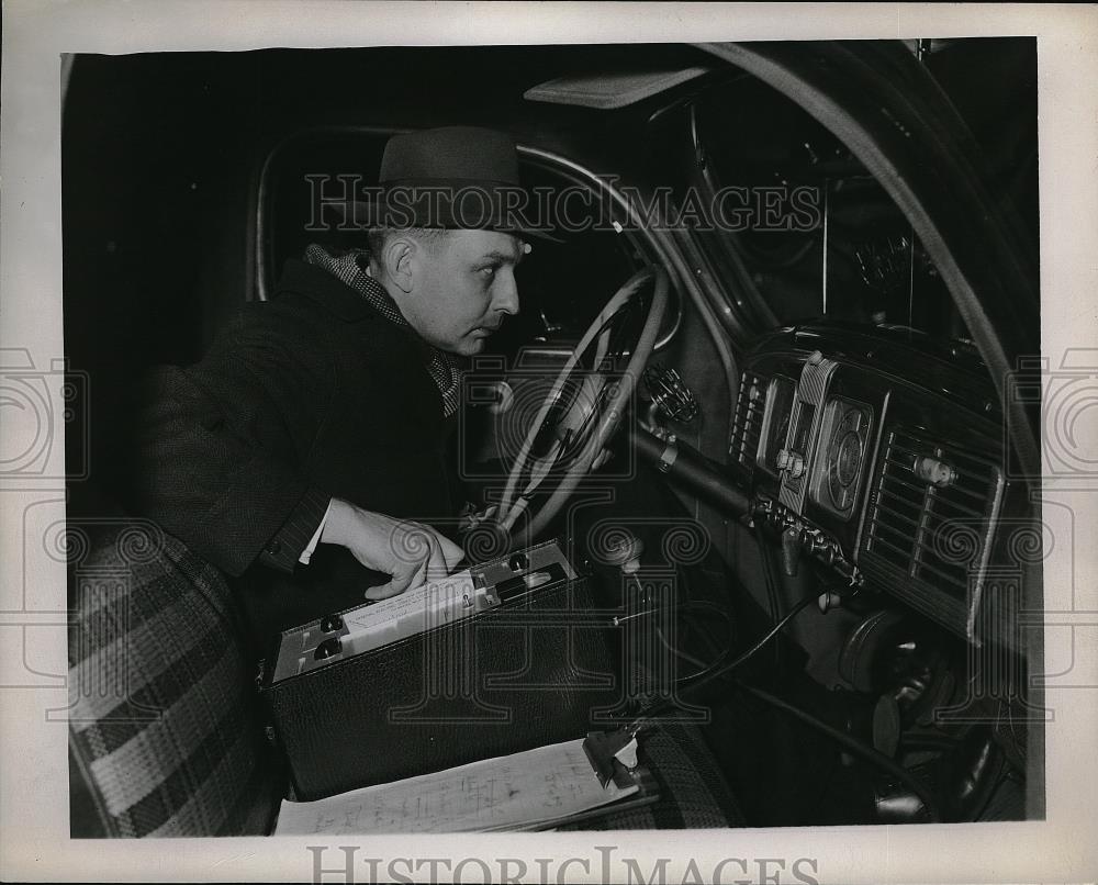 1946 Press Photo RJ Diefenthaler GE Engineering Division Automobile Test - Historic Images