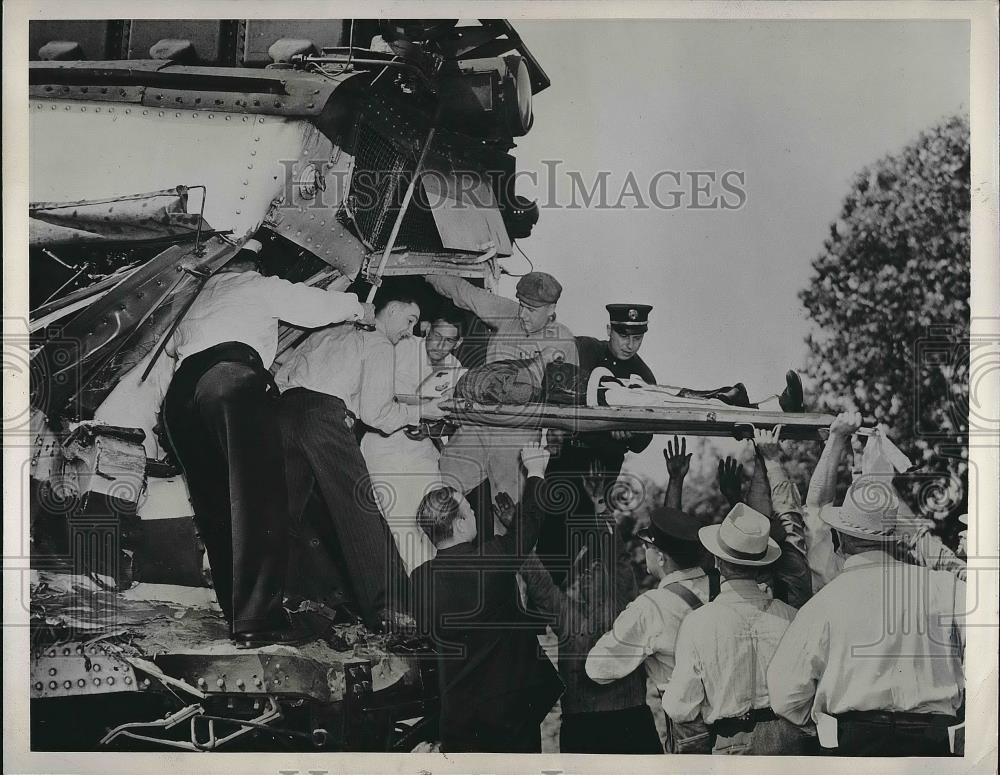 1941 Press Photo Engineer John Bandlow Removed From Train-Truck Crash Omaha, NE - Historic Images