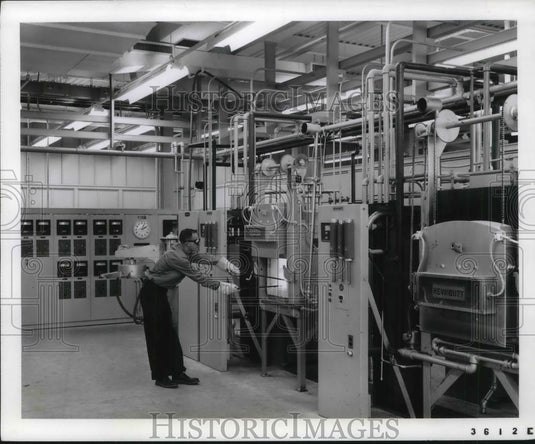 1959 Press Photo Man in the control section of power plant - Historic Images