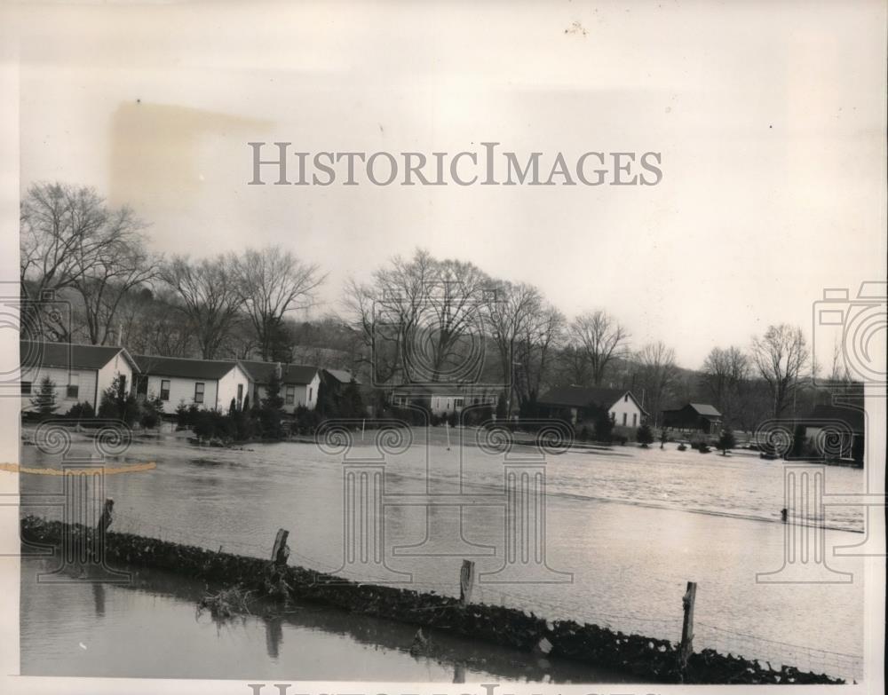 1940 Press Photo stream near Shady Brook, NY overflows Hudson Valley area - Historic Images