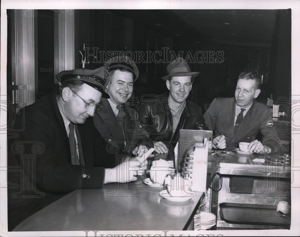 1952 Press Photo Striking bus drivers Ed Haines,Edgar Sauer,E Weston,H Peake - Historic Images