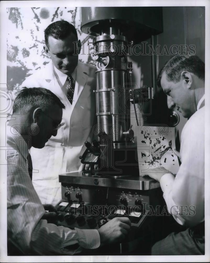 1956 Press Photo Dr. F.E. Luborsky, L.I. Mendelsohn, Dr. E.F. Fullam - Historic Images