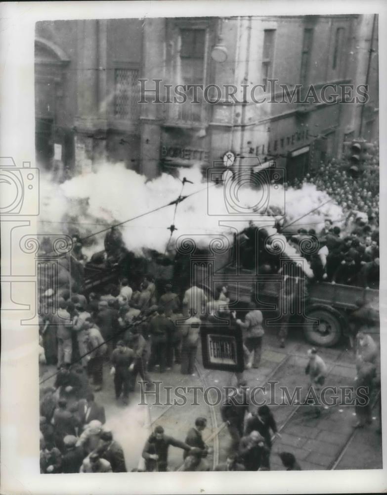 1950 Press Photo Turin Police Use Tear Gas to Break Up Riot of Communists - Historic Images