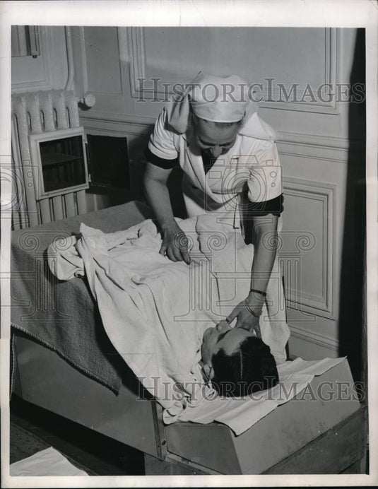 1948 Press Photo Paris France Countess Le Guales De Mezaubran Men's Salon - Historic Images
