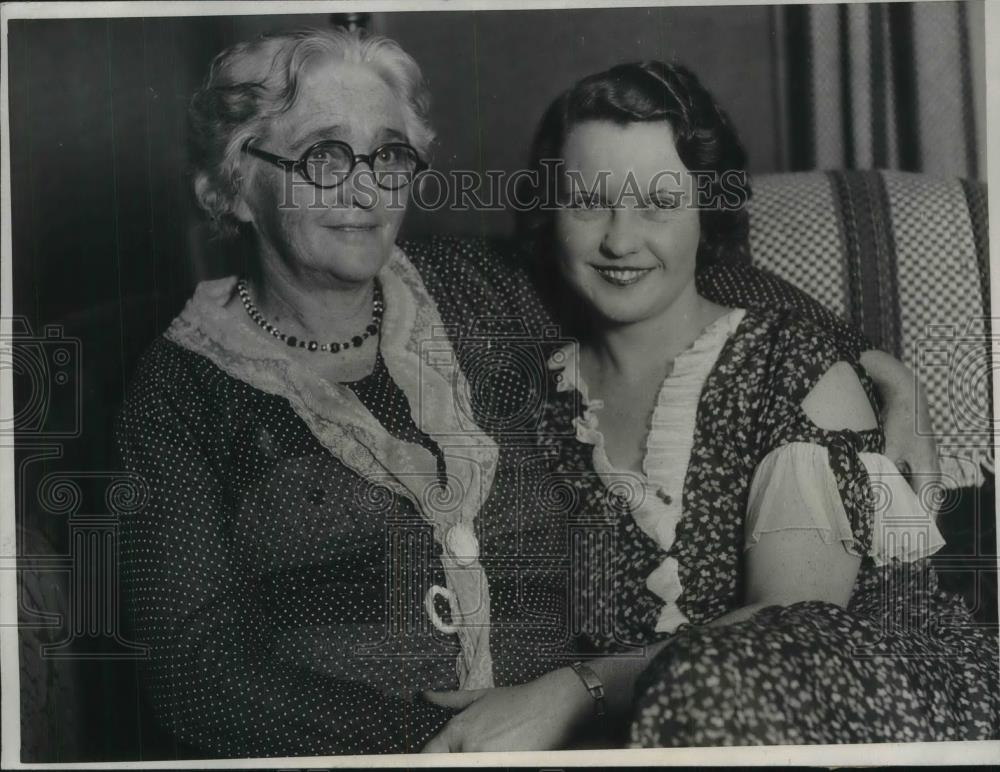 1931 Press Photo Mrs Mary K allen,Mrs Emma Kenneyin Exeter, Calif. - Historic Images