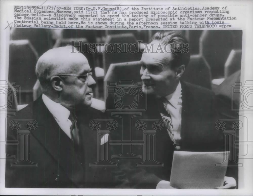 1957 Press Photo Dr G.F. Gausa, Inst of Antibioticsw &amp; Louis P Vallery-Radot - Historic Images