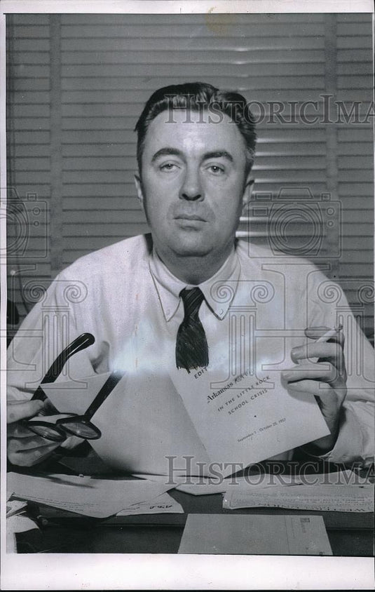 1958 Press Photo Little Rock, Ark. Harry Ashmore, Pulitzer Prize for editorial - Historic Images