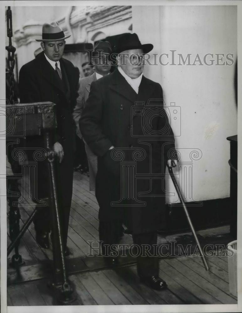 1933 Press Photo Maxim Litvinoff on the Deck of Liner Berengaria As Arrives NY - Historic Images