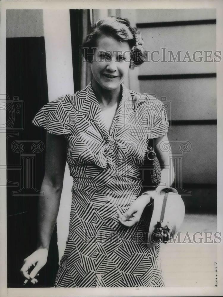 1937 Press Photo Mrs. Doreen Marjorie Martin, Fiancee of British Ace Lt. MJ. Ada - Historic Images