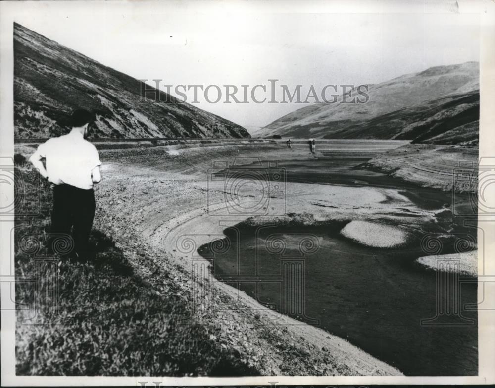 1959 Press Photo Severe Drought in Scotland at Loganlea Reservoir - Historic Images