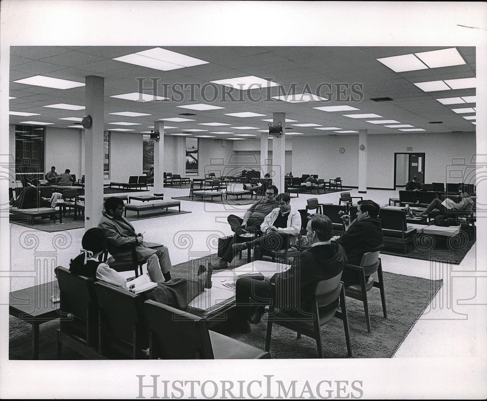 Press Photo Interior of Activities addition at student lounge, Cleveland, Ohio - Historic Images