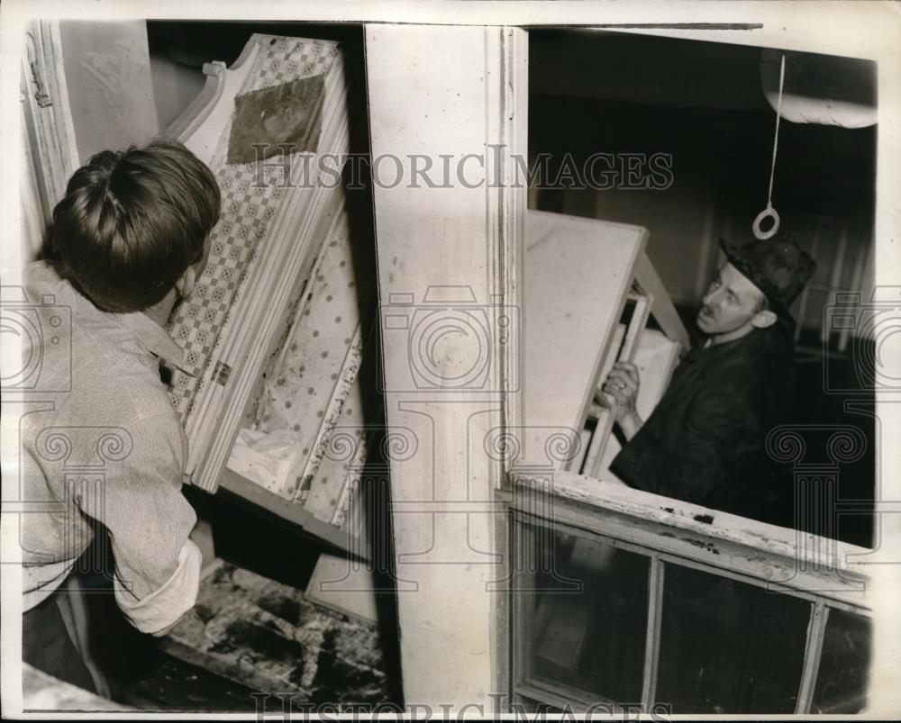 1939 Press Photo M.H. Lake and A.R. Lake Salvage Furniture R.I. Apartment Fire - Historic Images