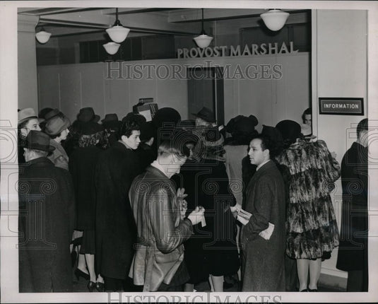 1941 Press Photo Employees of War Department and visitors - neb60698 - Historic Images