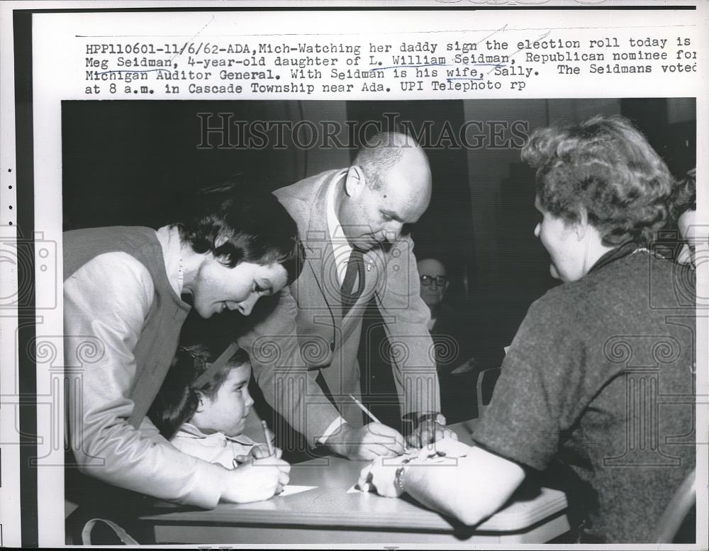 1962 Press Photo Ada, Mich William Seidmanm electionauditor Gen. & family - Historic Images