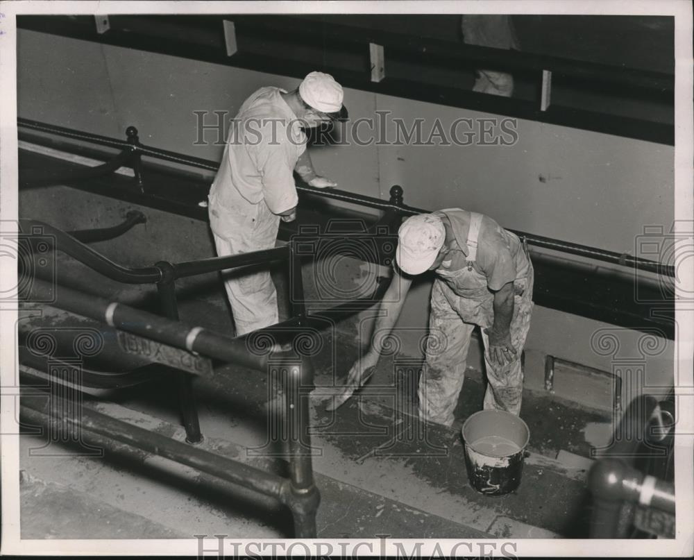 1937 Press Photo Crew Paint Boxes In Preparation For Upcoming - Historic Images