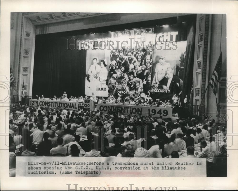 Press Photo Walter Reuther shown opening the CIO UAW convention at the Milwaukee - Historic Images