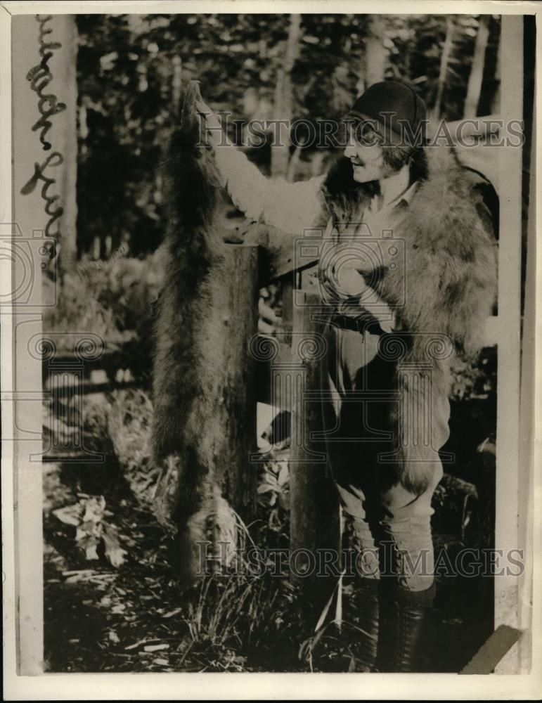 1938 Press Photo Kay Barkers Mrs. Florence McCullough Fur - Historic Images