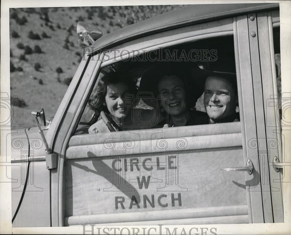 1939 Press Photo Mrs Ricardo Salmons &amp; Mr &amp; Mrs Robert White Ride - Historic Images
