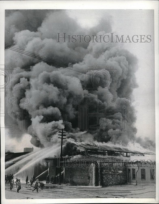 1942 Press Photo 150 Philadelphia Firemen & Coast Guardsmen Injured - Historic Images