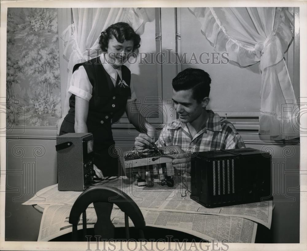 1952 Press Photo Paul Messinger Wind Tunnel - Historic Images