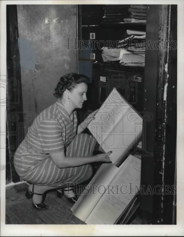 1960 Press Photo Mrs Gladys Riha of Independence - Historic Images