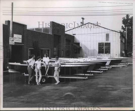 Press Photo K Gilbert,Steve & Molly Mueller,T McDermitt & boats - Historic Images