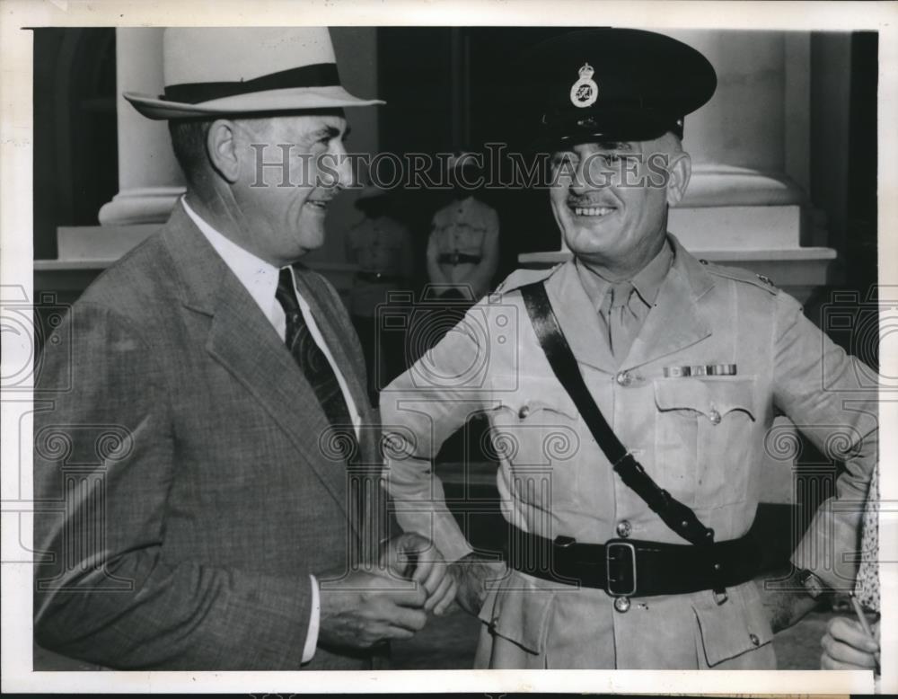 1943 Press Photo Captain R.M. Miller Major Herbert Pemberton - Historic Images