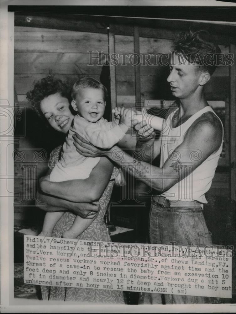 1949 Press Photo Chews Landing New Jersey Vera Morgan Child Lost In Mine - Historic Images