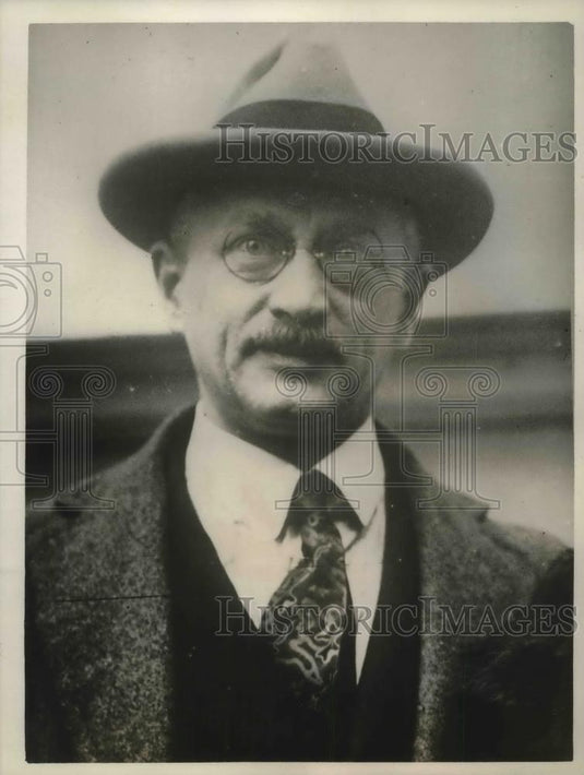 1925 Press Photo Danish Count Friherre Boig Peter Von Anderson Drops Title - Historic Images