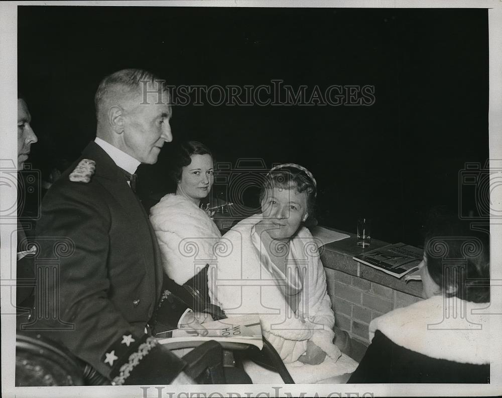 1933 Press Photo World&#39;s Fair Horse show in Chicago,Gen Frank Parker,Mrs H Scott - Historic Images