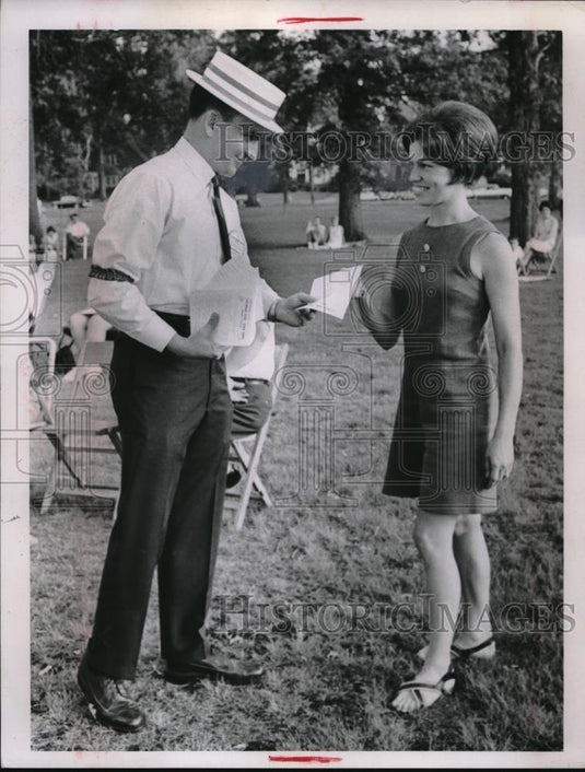 1967 Press Photo Ron Wirsch, Jaycees & Mrs Joan Firsher in Cleveland - Historic Images