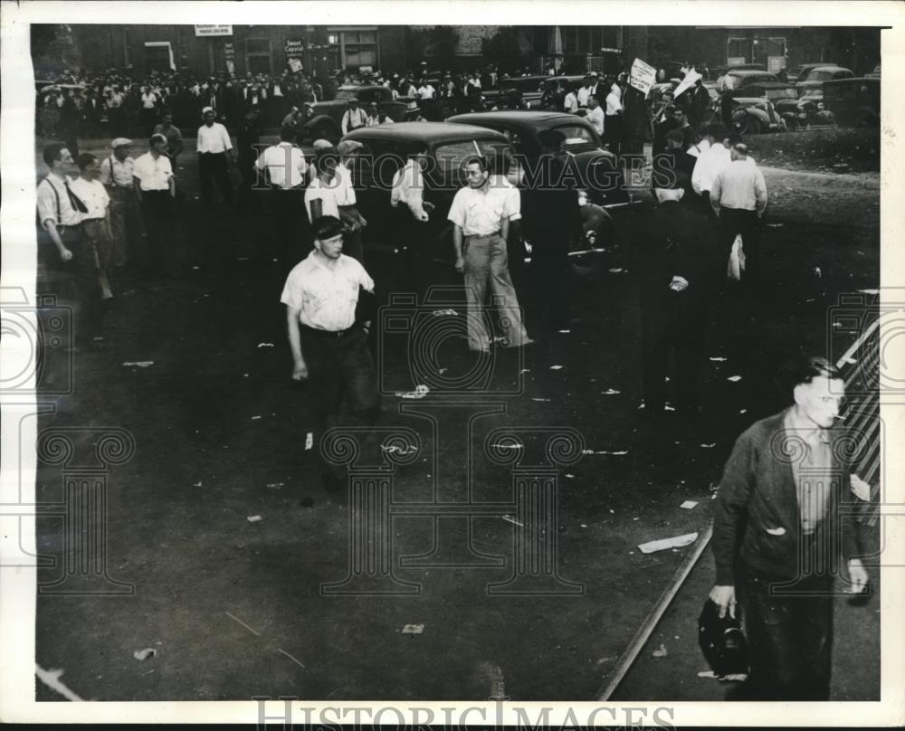 1941 Press Photo Hamilton, Ont.Canada. Natl Steel Car Corp strike - Historic Images