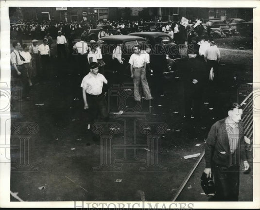 1941 Press Photo Hamilton, Ont.Canada. Natl Steel Car Corp strike - Historic Images