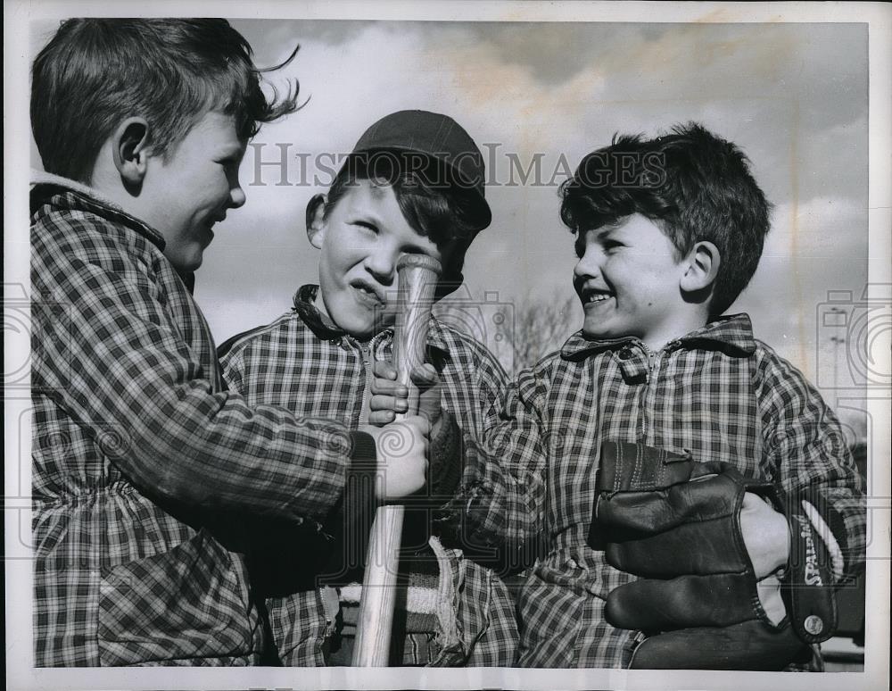 1960 Press Photo Owens Triplets, Alan, David &amp; Desmond Owens at Age 5 - Historic Images