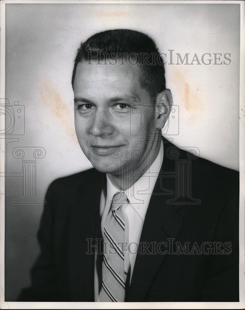 1955 Press Photo Dr. John S. Saby Mgr. Lamp research - Historic Images