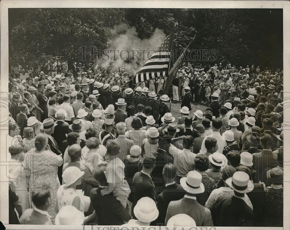 1932 Press Photo American Legion Post Members Ceremony Firing Shots - Historic Images