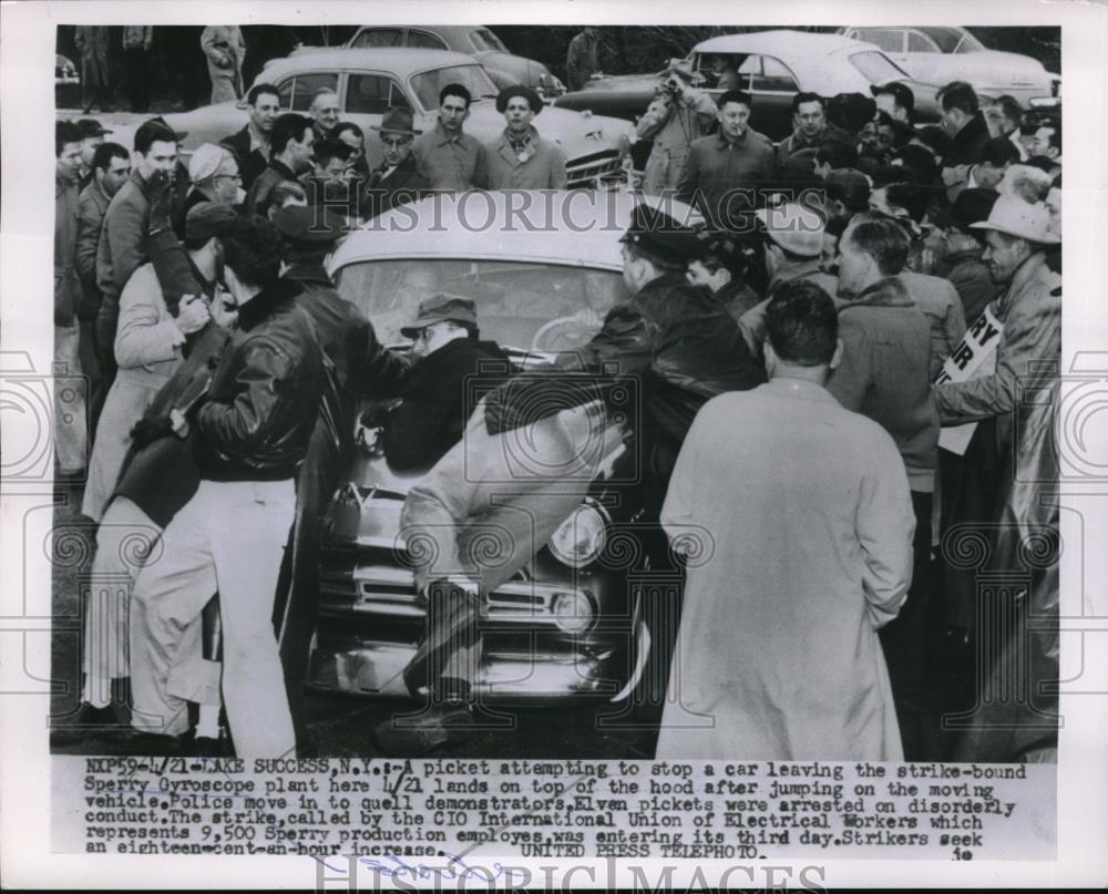 1955 Press Photo Lake Success New York Sperry Gyroscope Plant Factory Strike - Historic Images