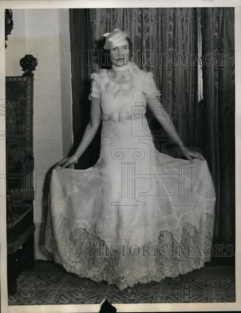 1932 Press Photo Mrs. John Howard Marsching during rehearsal in Hotel Biltmore - Historic Images