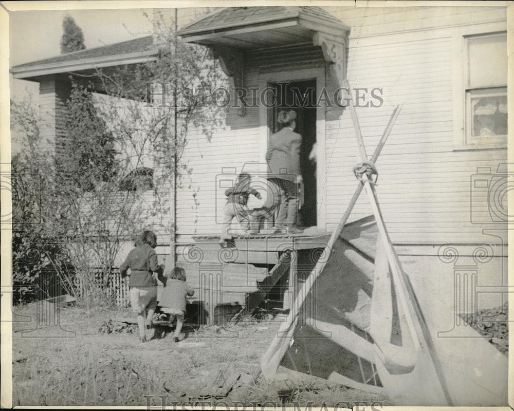 1944 Press Photo Home where 18 children have been adopted - Historic Images