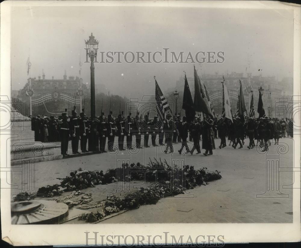 1927 Press Photo Paris, France Color Guard at Tomb of the Unknown Soldier - Historic Images