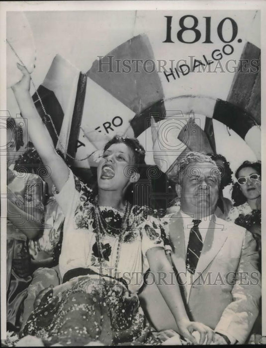 1940 Press Photo Juarez, Mexico Gen Juan A Almazan, Pres. candidate & some girls - Historic Images
