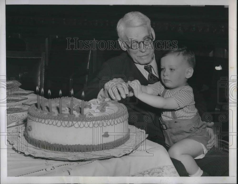 1947 Press Photo Wash.D.C. Rep. Joseph Mansfield of Tex & great grandson - Historic Images