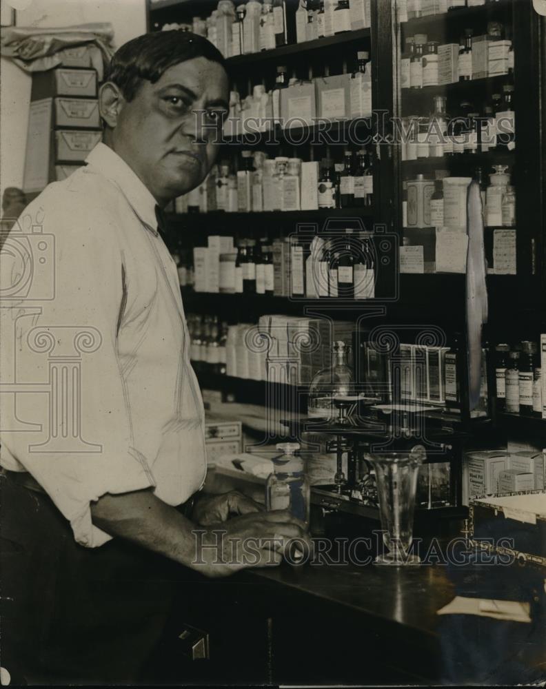 1924 Press Photo Mr C.C. Johnson, Indian chief pharmacist - Historic Images