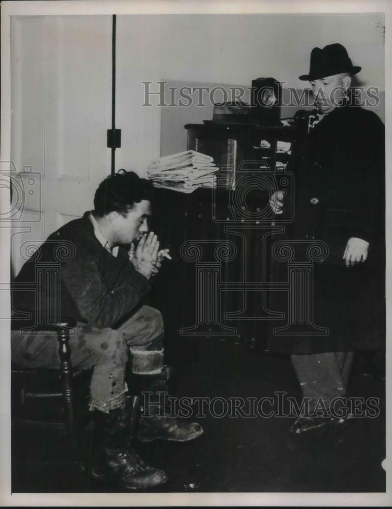 1936 Press Photo Claude Riggs Being Questioned By Deputy Sheriff Hennessy - Historic Images