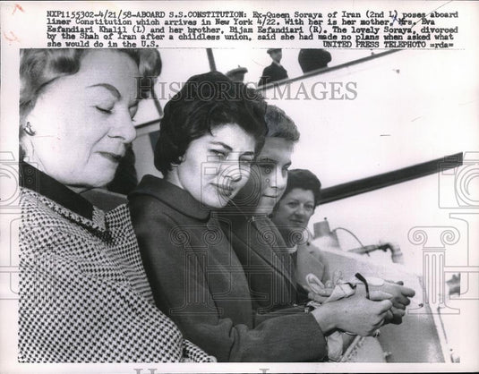 1958 Press Photo Ex Queen Soraya Of Iran Arrives In New York Aboard Liner - Historic Images